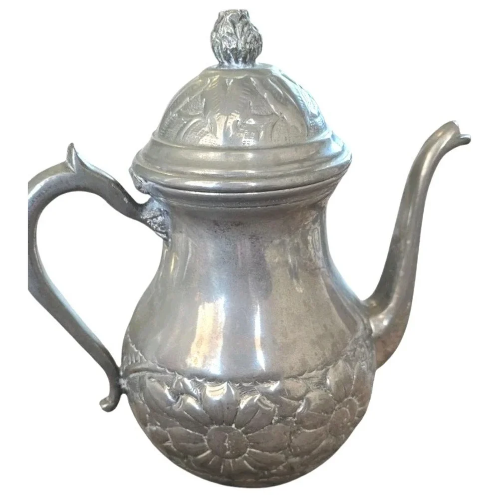 Vintage silver‎ plated teapot with hinged lid and floral engraving